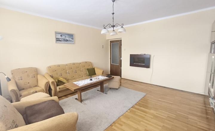 EXKLUZÍVNA PONUKA: RODINNÝ DOM PLUS 2 APARTMÁNY, DVE GARÁŽE, S VÝHĽADOM NA LYŽIARSKY VLEK TELGÁRT HOREHRONIE - fotografia 23