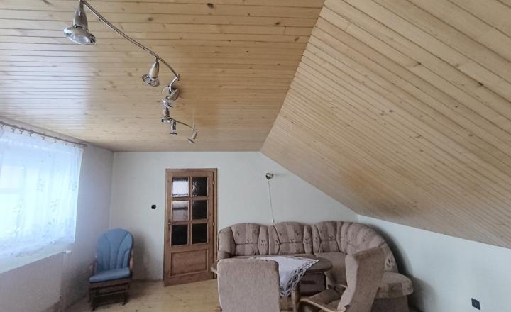 EXKLUZÍVNA PONUKA: RODINNÝ DOM PLUS 2 APARTMÁNY, DVE GARÁŽE, S VÝHĽADOM NA LYŽIARSKY VLEK TELGÁRT HOREHRONIE - fotografia 24