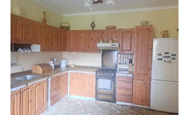 EXKLUZÍVNA PONUKA: RODINNÝ DOM PLUS 2 APARTMÁNY, DVE GARÁŽE, S VÝHĽADOM NA LYŽIARSKY VLEK TELGÁRT HOREHRONIE - fotografia 27