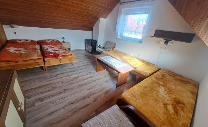 EXKLUZÍVNA PONUKA: RODINNÝ DOM PLUS 2 APARTMÁNY, DVE GARÁŽE, S VÝHĽADOM NA LYŽIARSKY VLEK TELGÁRT HOREHRONIE - fotografia 30