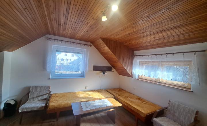 EXKLUZÍVNA PONUKA: RODINNÝ DOM PLUS 2 APARTMÁNY, DVE GARÁŽE, S VÝHĽADOM NA LYŽIARSKY VLEK TELGÁRT HOREHRONIE - fotografia 31