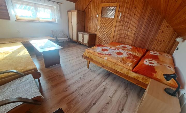 EXKLUZÍVNA PONUKA: RODINNÝ DOM PLUS 2 APARTMÁNY, DVE GARÁŽE, S VÝHĽADOM NA LYŽIARSKY VLEK TELGÁRT HOREHRONIE - fotografia 33