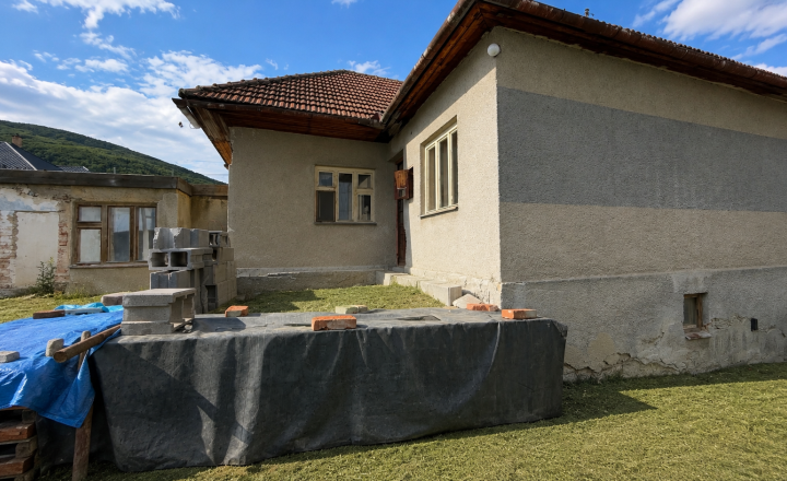 =NA PREDAJ= RODINNÝ DOM V PÔVODNOM STAVE BACÚCH - HOREHRONIE - fotografia 2
