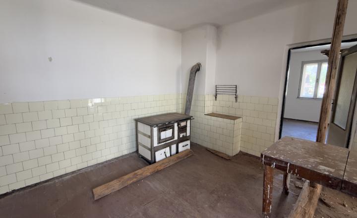 =NA PREDAJ= RODINNÝ DOM V PÔVODNOM STAVE BACÚCH - HOREHRONIE - fotografia 8