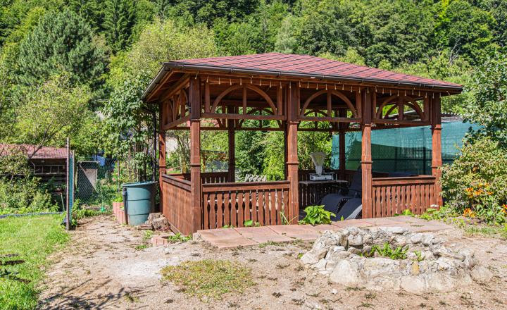 Krásne bývanie - 3i byt s altánkom a veľkou záhradou 318 m2 - fotografia 32