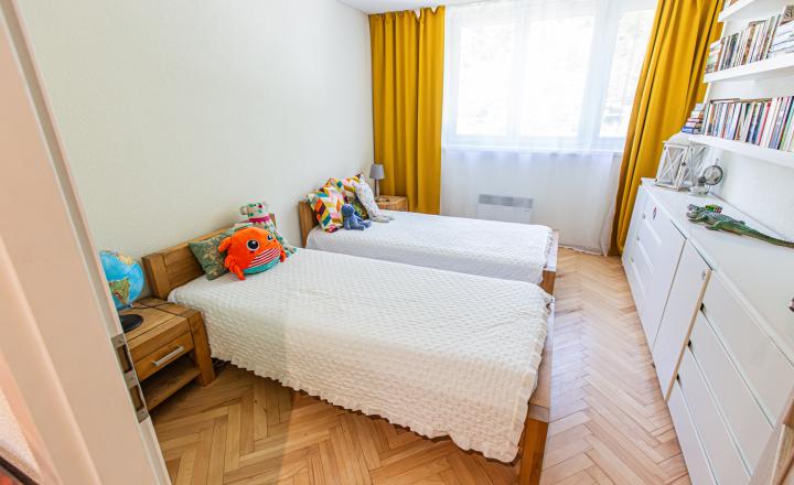 Krásne bývanie - 3i byt s altánkom a veľkou záhradou 318 m2 - fotografia 9