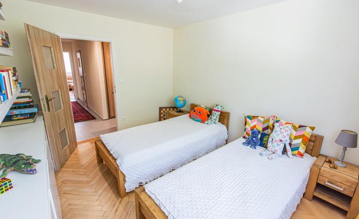 Krásne bývanie - 3i byt s altánkom a veľkou záhradou 318 m2 - fotografia 10