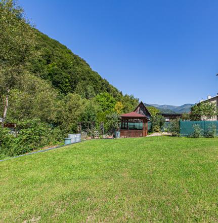 Krásne bývanie - 3i byt s altánkom a veľkou záhradou 318 m2 - fotografia 30