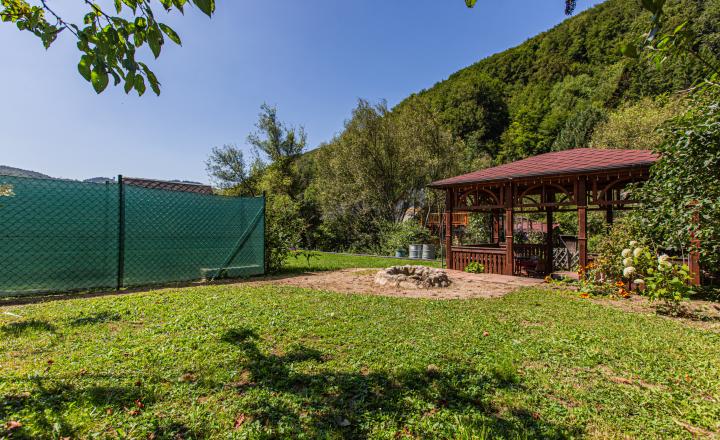 Krásne bývanie - 3i byt s altánkom a veľkou záhradou 318 m2 - fotografia 33