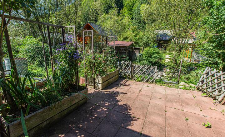 Krásne bývanie - 3i byt s altánkom a veľkou záhradou 318 m2 - fotografia 35