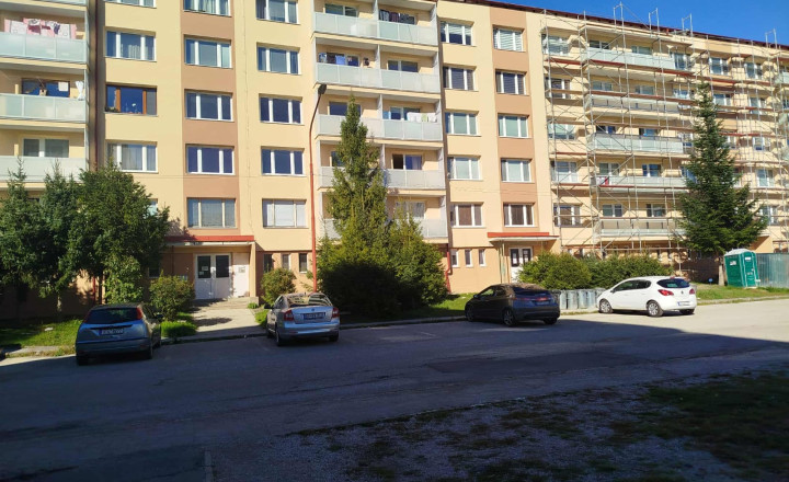 NAJLACNEJŠÍ VEĽKÝ 2 IZBOVÝ BYT, Z KTORÉHO JE MOŽNÉ PO JEDNODUCHEJ ÚPRAVE UROBIŤ 3 IZBOVÝ, AJ AKO INVESTIČNÝ KÚPOU VOĽNÝ