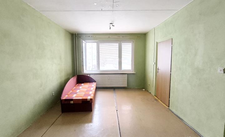 NAJLACNEJŠÍ VEĽKÝ 2 IZBOVÝ BYT, Z KTORÉHO JE MOŽNÉ PO JEDNODUCHEJ ÚPRAVE UROBIŤ 3 IZBOVÝ, AJ AKO INVESTIČNÝ KÚPOU VOĽNÝ - fotografia 5