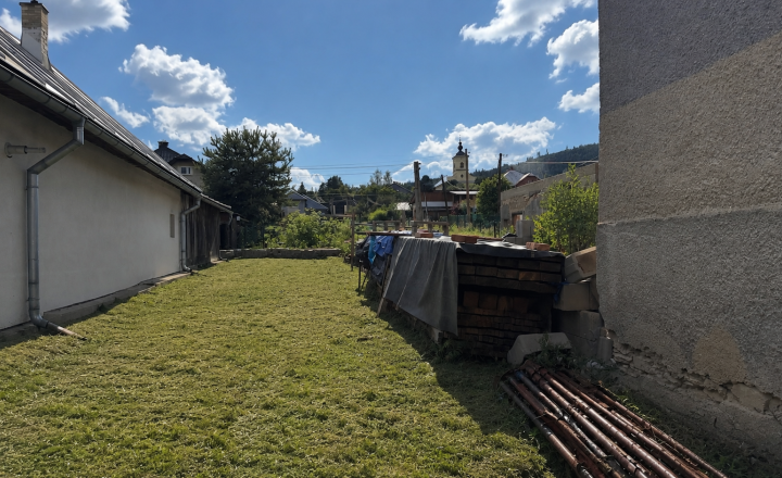 =NA PREDAJ= RODINNÝ DOM V PÔVODNOM STAVE BACÚCH - HOREHRONIE - fotografia 1
