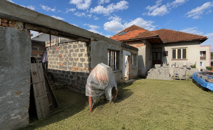 =NA PREDAJ= RODINNÝ DOM V PÔVODNOM STAVE BACÚCH - HOREHRONIE - fotografia 3