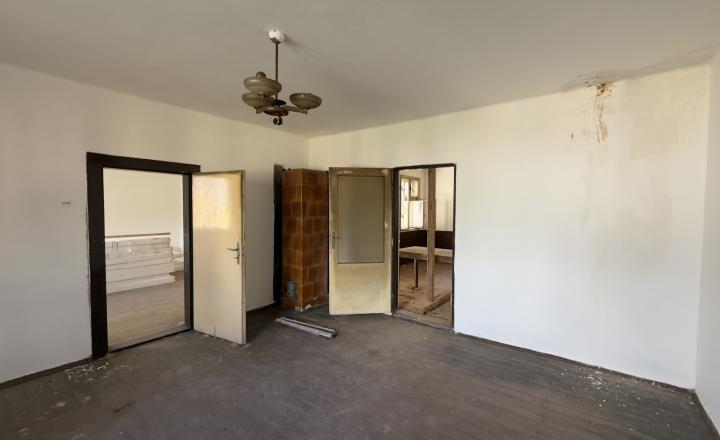 =NA PREDAJ= RODINNÝ DOM V PÔVODNOM STAVE BACÚCH - HOREHRONIE - fotografia 6