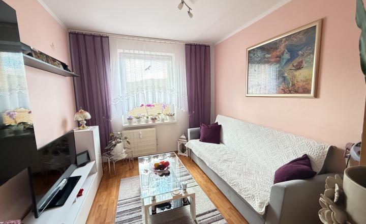 SVETLÝ A VZDUŠNÝ 4 IZBOVÝ BYT VO VYHĽADÁVANEJ TICHEJ LOKALITE S KRÁSNYMI VÝHĽADMI 30 MINÚT DO BB BEZ NUTNEJ INVESTÍCIE PODBREZOVÁ-ŠTIAVNIČKA - fotografia 9