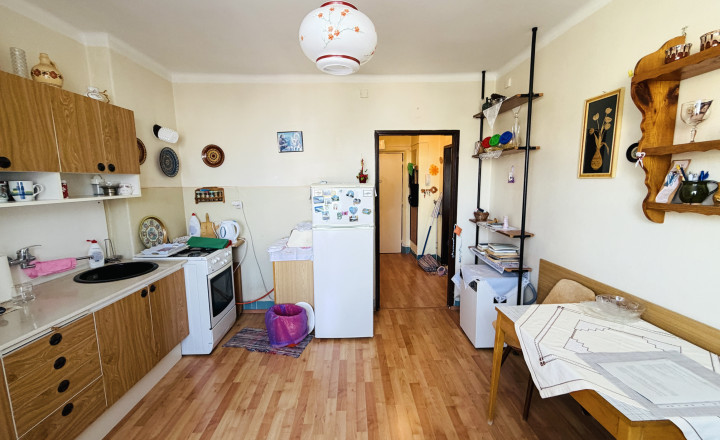Predaj: Vo vynikajúcej lokalite obce Valaská ponúkame na predaj veľký 1 izbový byt s balkónom a krásnym výhľadom