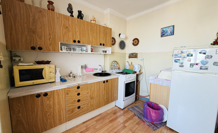 Predaj: Vo vynikajúcej lokalite obce Valaská ponúkame na predaj veľký 1 izbový byt s balkónom a krásnym výhľadom - fotografia 2
