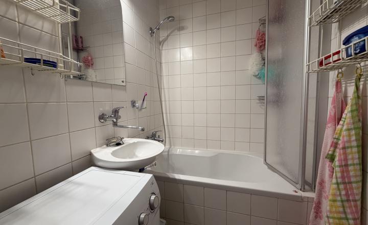 V centre Brezna ponúkame na predaj 3 izbový byt za cenu 2 izbového,murované jadro,dve pivnice - fotografia 7