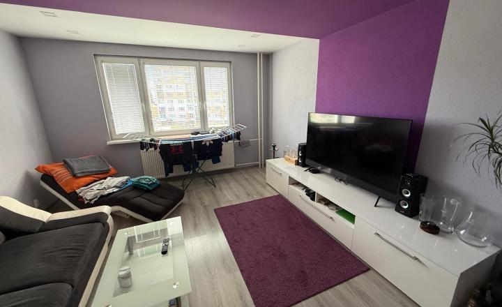 Na predaj ponúkame: Slnečný 3-izbový byt s loggiou po kompletnej rekonštrukcii – Brezno, sídlisko Mazorníkovo (63 m²) - fotografia 2