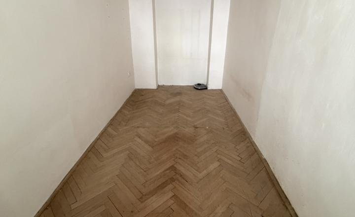 V centre Brezna ponúkame na predaj 3 izbový byt za cenu 2 izbového,murované jadro,dve pivnice - fotografia 10