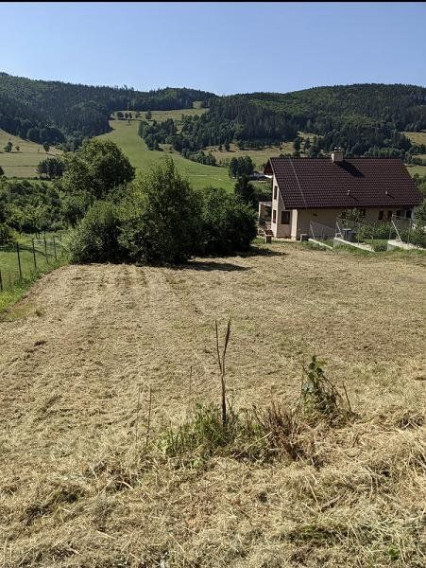 Výnimočný slnečný stavebný pozemok s krásnym výhľadom Beňuš