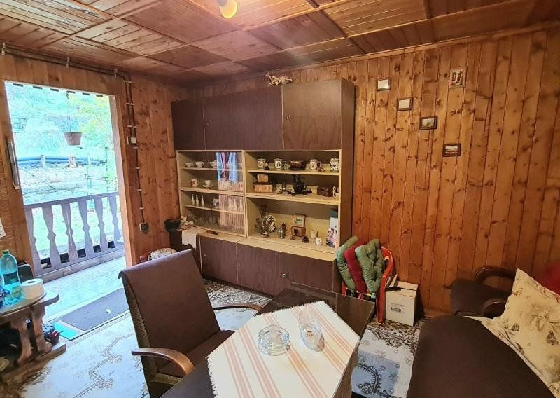 AKTUALIZOVANÁ CENA!! MUROVANÁ ZÁHRADNÁ CHATKA 3 IZBY PLUS KUCHYŇA REKONŠTRUOVANÁ ÚŽASNÉ VÝHĽADY, SLNEČNÁ ČASŤ-PADLIČKOVO-10 MINÚT OD MÝTA POD ĎUMBIEROM,POZEMOK 382 M2 ASF.PRÍST.CESTOU