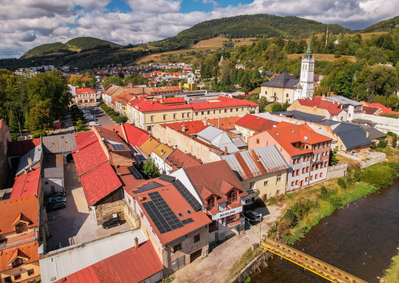 Polyfunkčný objekt s herňou, bowlingom a budúcim ubytovaním