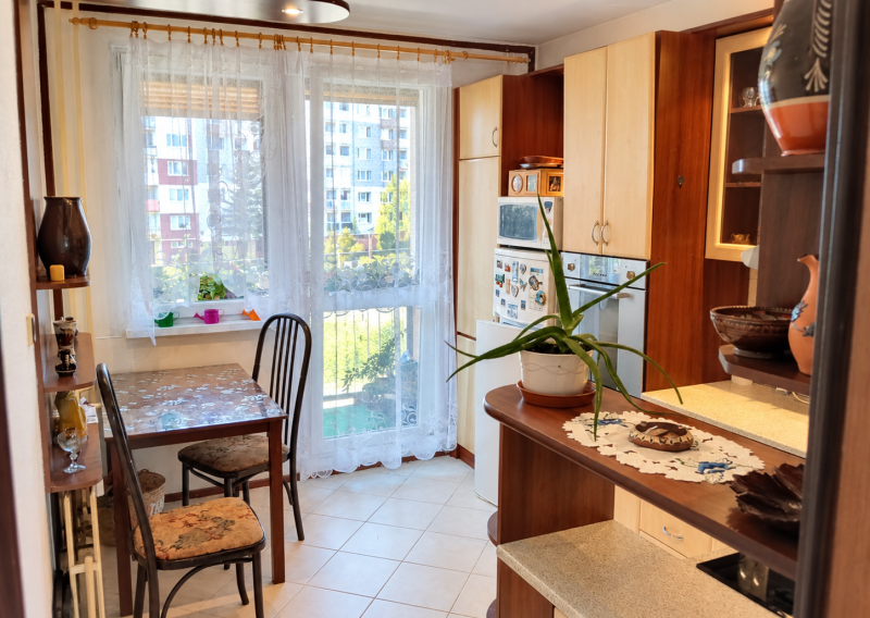 SLNEČNÝ 3-IZBOVÝ BYT S LOGGIOU | BREZNO  70 m²