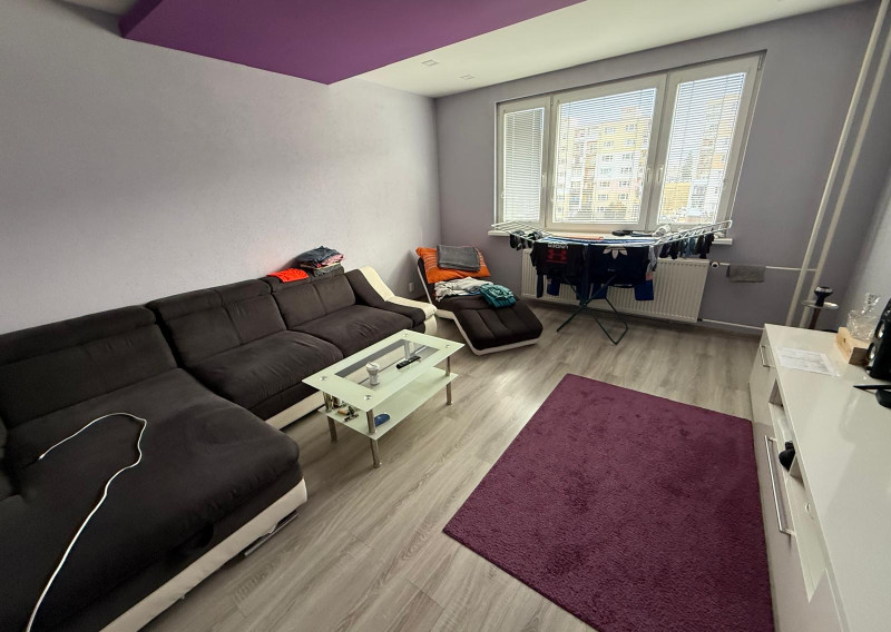 Na predaj ponúkame: Slnečný 3-izbový byt s loggiou po kompletnej rekonštrukcii – Brezno, sídlisko Mazorníkovo (63 m²)